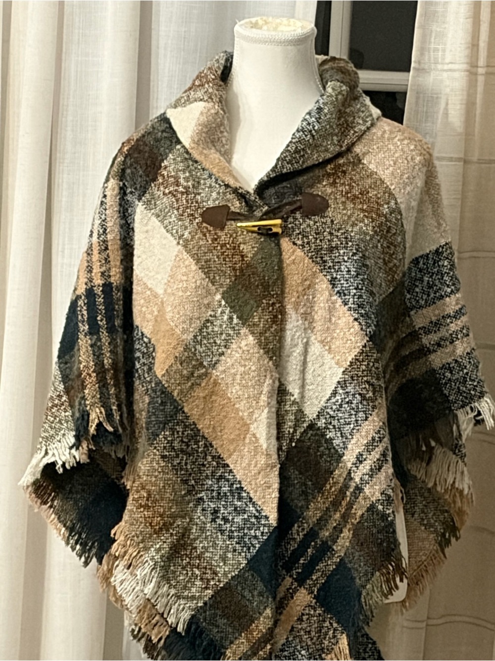 MARC NEW YORK Cozy Plaid Fringe Poncho Sweater One Size - Picture 2 of 3